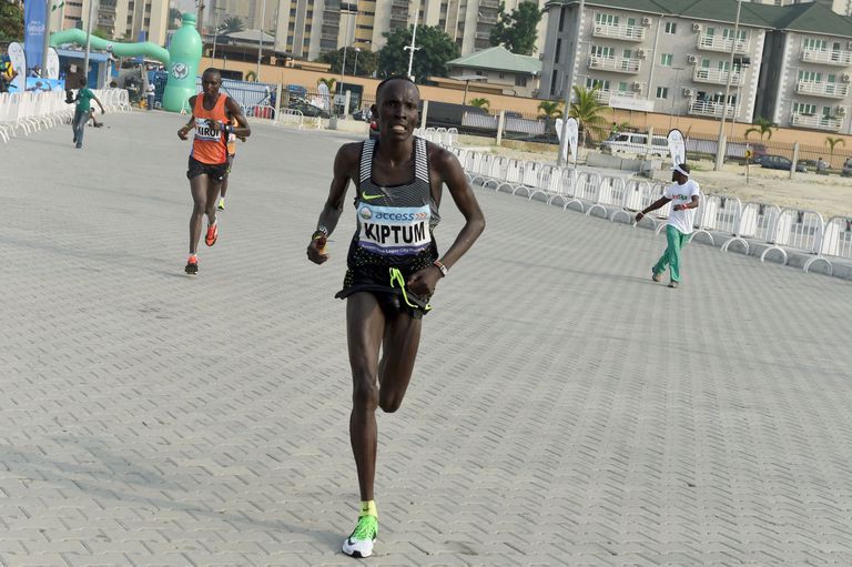 Abraham Kiptum vượt qua Zersenay Tadese trở thành VĐV chạy half marathon nhanh nhất hành tinh - Ảnh 5.