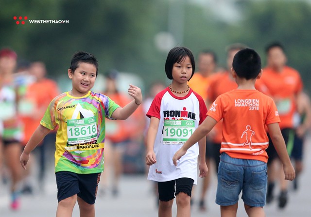 Cười nghiêng ngả với những siêu quậy nhí tại Longbien Marathon 2018 - Ảnh 17.