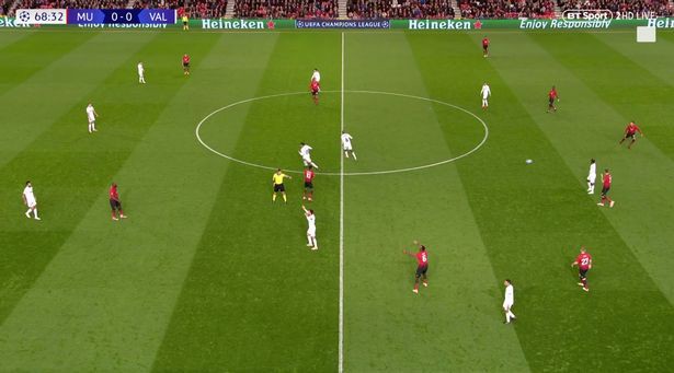 Tại sao Pogba hét toáng lên với Lukaku trên sân khi Man Utd bị Valencia cầm chân? - Ảnh 3.