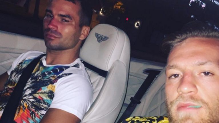Tình bạn đẹp như ngôn tình - Conor McGregor tấn công xe bus vì Artem Lobov  - Ảnh 6.