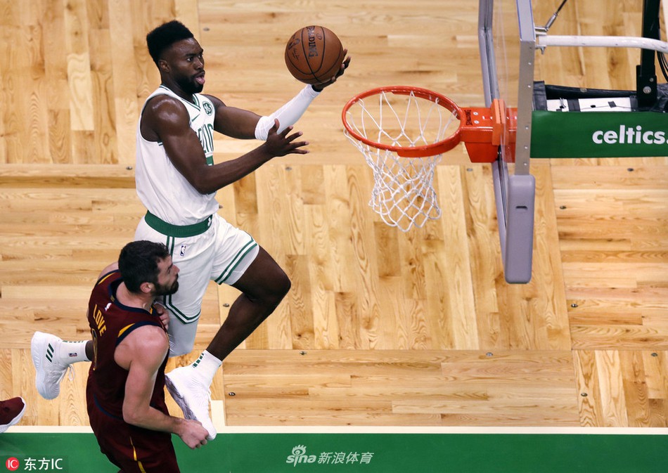 Boston Celtics giấu bài Kyrie Irving, Kevin Love ra mắt thành công ở vị trí mới - Ảnh 2.