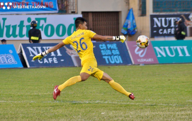 Tuấn Mạnh hy vọng đánh bại Văn Lâm, Tiến Dũng nếu được gọi lên ĐTVN dự AFF Cup 2018 - Ảnh 1.
