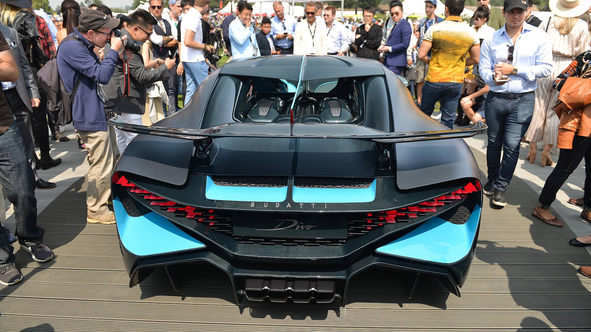 Chiêm ngưỡng vẻ đẹp của siêu xe chưa xuất xưởng đã bán sạch Bugatti Divo - Ảnh 6.
