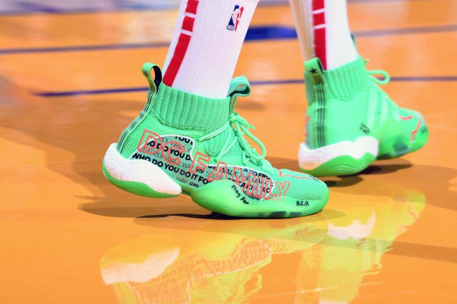 Top những mẫu giày bóng rổ đỉnh nhất tuần thứ 2 NBA: Tuần của sự tri ân và những đôi giày đầy ý nghĩa - Ảnh 4.