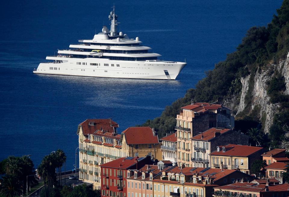 Khám phá siêu du thuyền hơn 1 tỷ bảng của ông chủ Chelsea, Roman Abramovich - Ảnh 2.