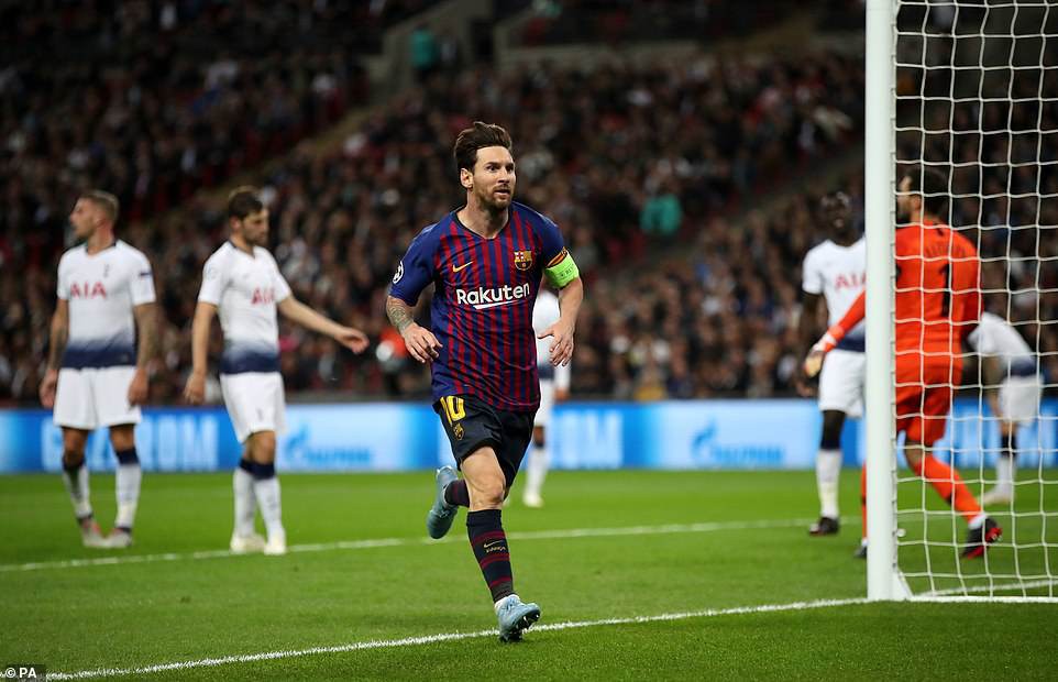 Choáng với bàn thắng điện xẹt giúp Messi đe dọa kỷ lục của Ronaldo - Ảnh 6.