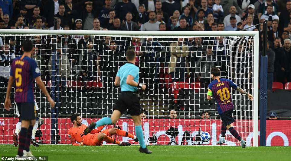 Choáng với bàn thắng điện xẹt giúp Messi đe dọa kỷ lục của Ronaldo - Ảnh 5.
