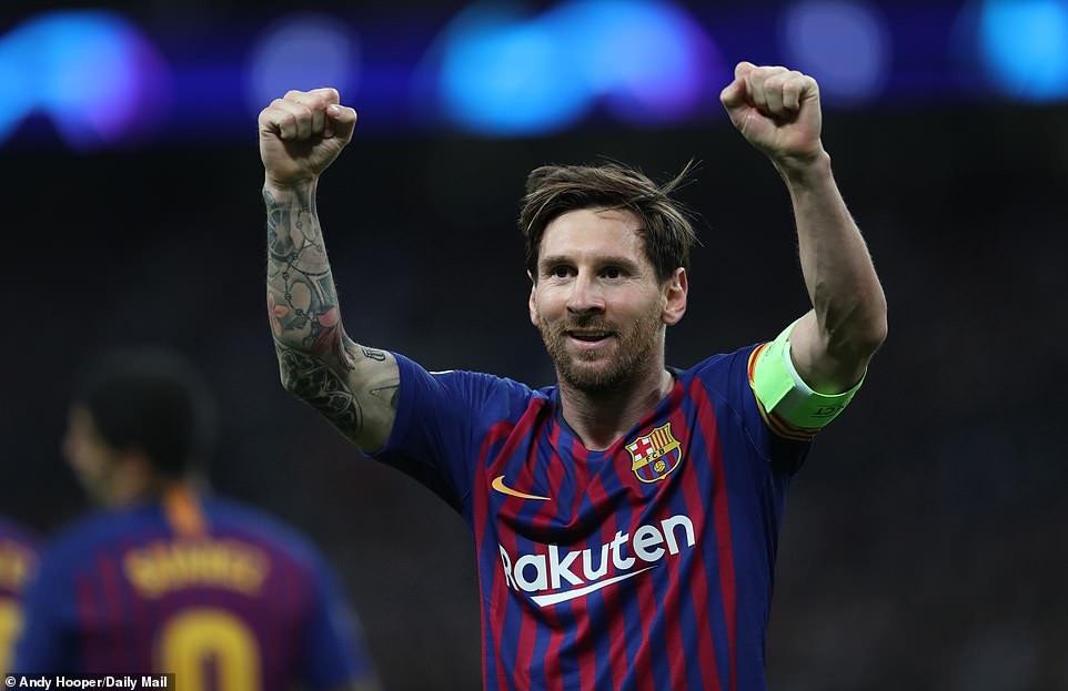 Choáng với bàn thắng điện xẹt giúp Messi đe dọa kỷ lục của Ronaldo - Ảnh 1.