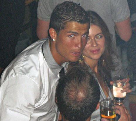 Ronaldo từng quan hệ với gái bán hoa vị thành niên của Berlusconi? - Ảnh 11.