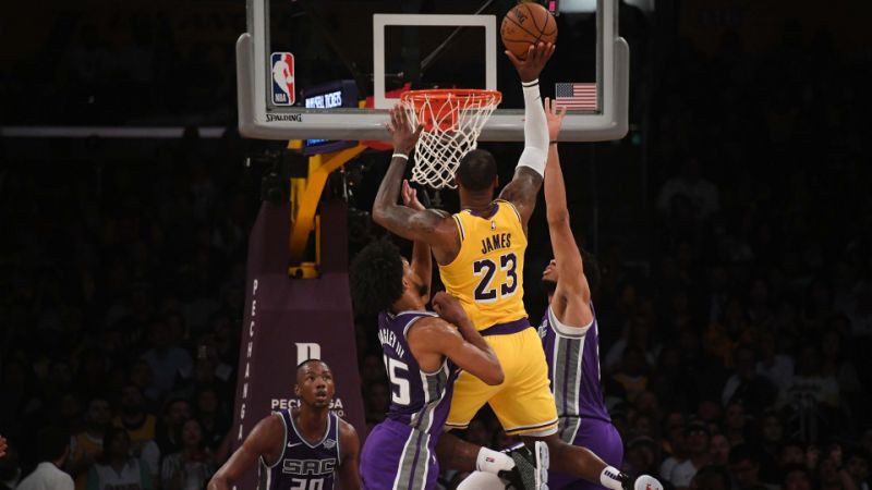 LeBron James thi đấu nửa trận, Lakers có chiến thắng đầu tiên nhờ Brandon Ingram - Ảnh 1.