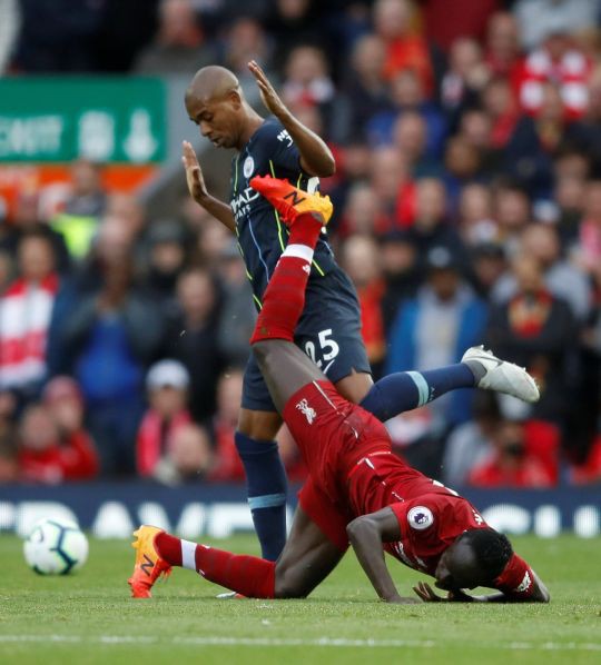 Liverpool hòa Man City và Sadio Mane may mắn thoát thẻ đỏ sau khi đá vào Fernandinho - Ảnh 2.