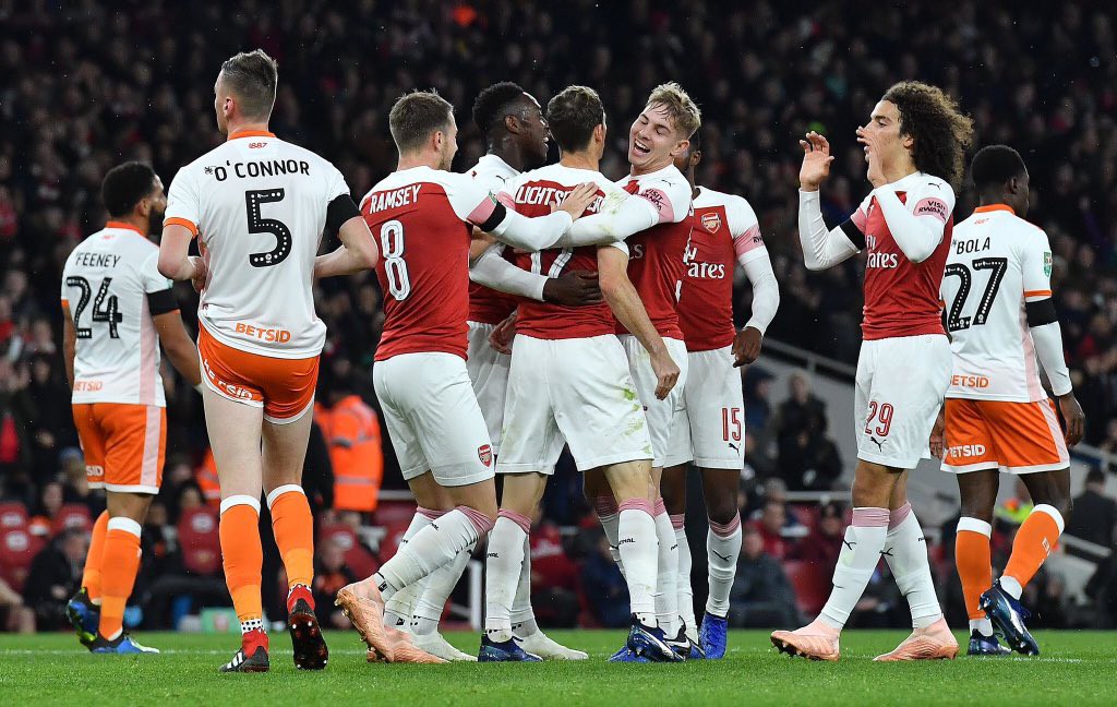 Dấu mốc sau 8 năm của Lichtsteiner và 5 thống kê đáng chú ý từ trận Arsenal - Blackpool - Ảnh 1.