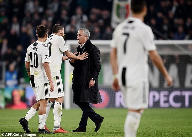 Dybala nói gì với Jose Mourinho sau cử chỉ khiêu khích CĐV Juventus của Người đặc biệt? - Ảnh 1.