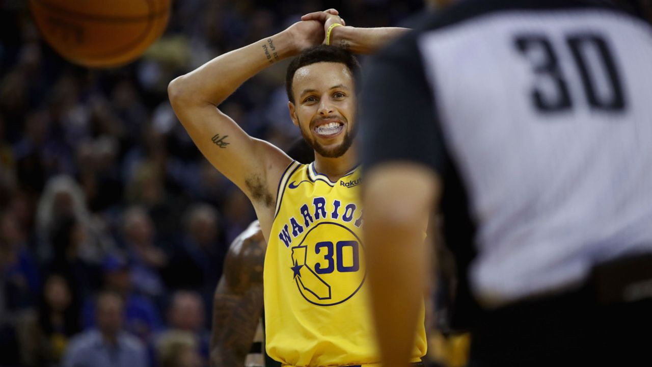 Suốt 4 mùa qua, có bao nhiêu trận Stephen Curry tắt điện không ném vào được quả 3 điểm nào? - Ảnh 1.