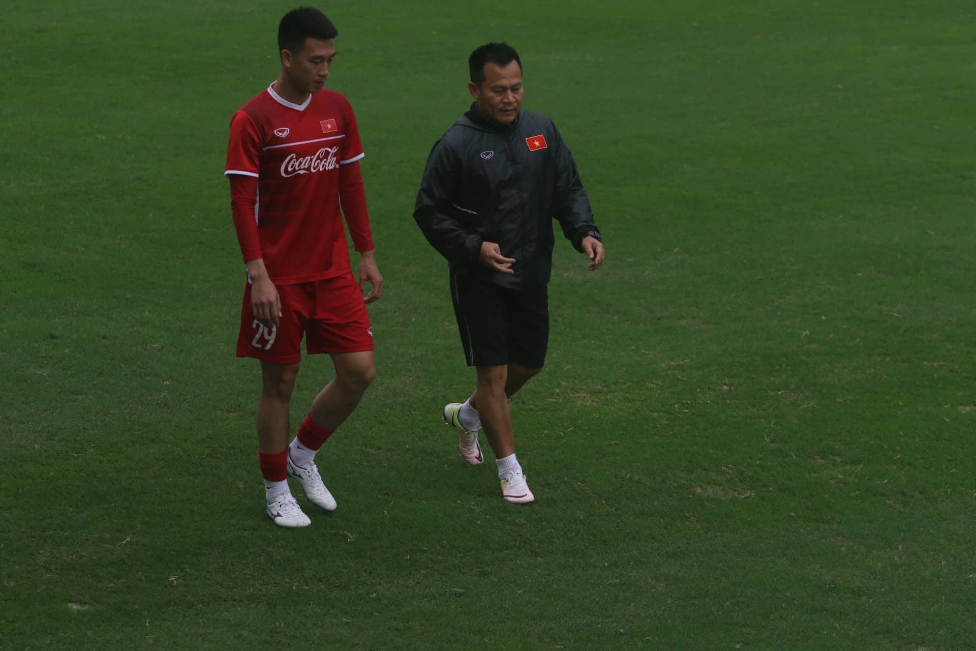 Busquets của Việt Nam vẫn chưa thể tập cùng đồng đội chuẩn bị trận gặp Malaysia   - Ảnh 1.