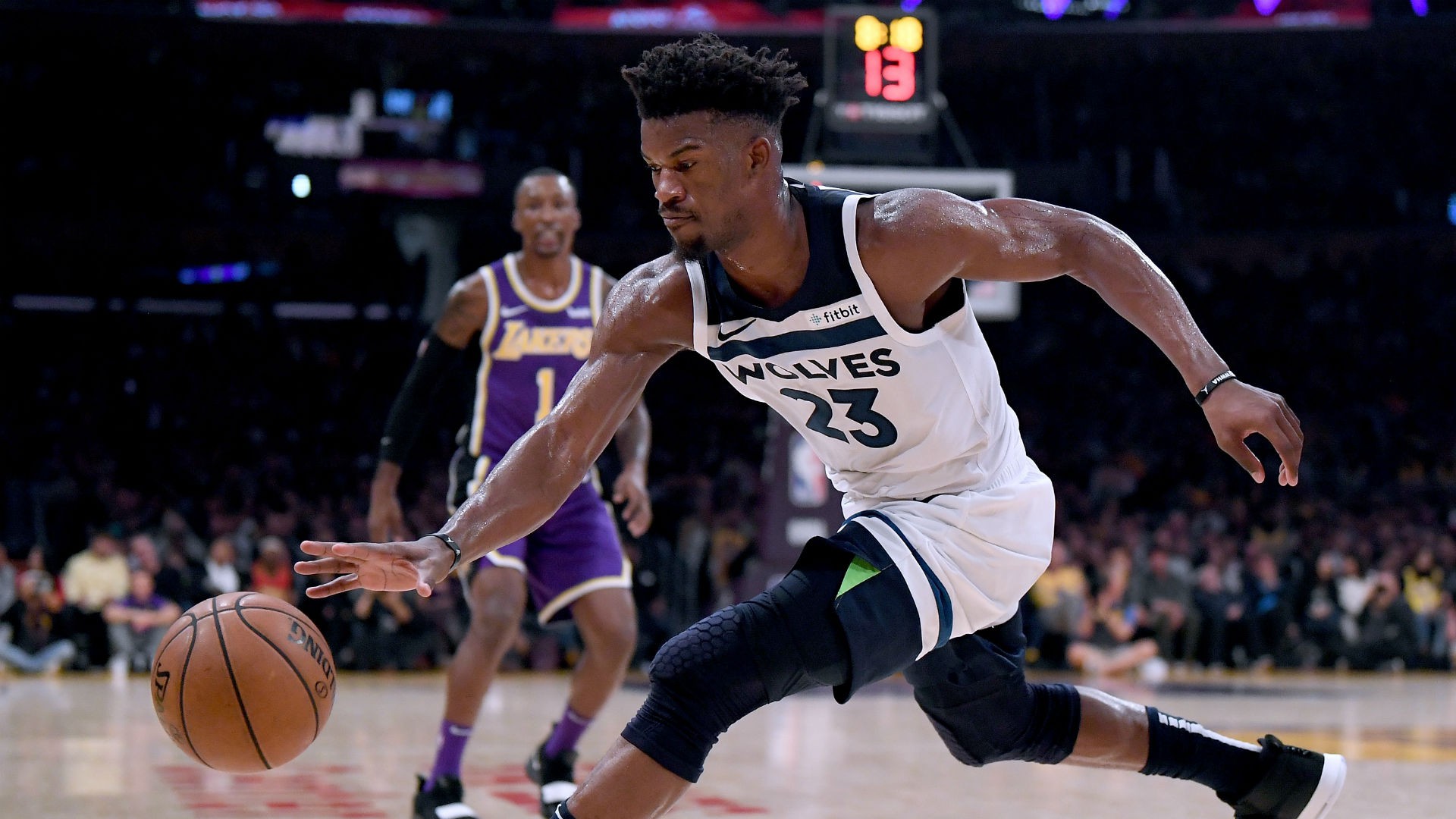 LeBron James nói gì về thương vụ bom tấn Jimmy Butler? - Ảnh 1.