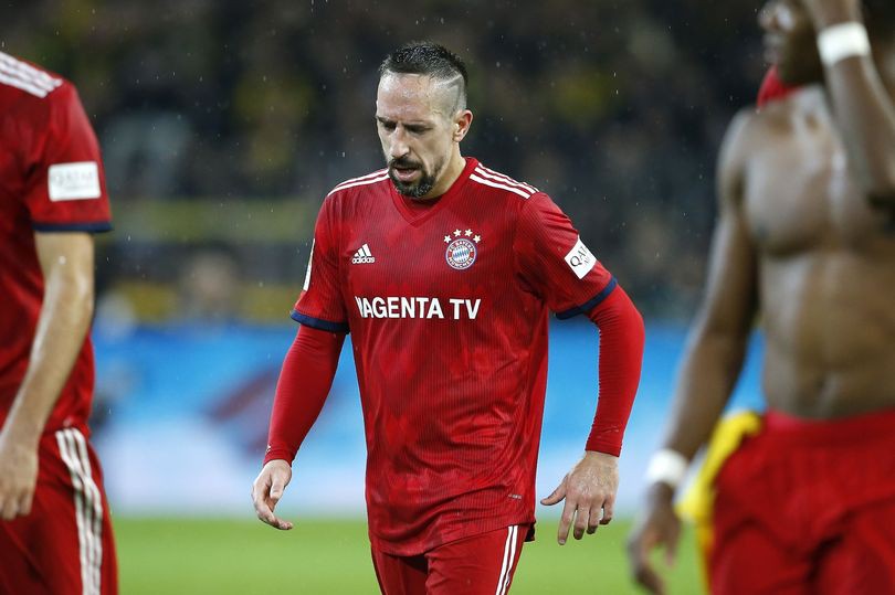 Cay cú vì Bayern thua Dortmund, Ribery giận cá chém thớt tát thẳng mặt phóng viên đồng hương quen biết - Ảnh 1.