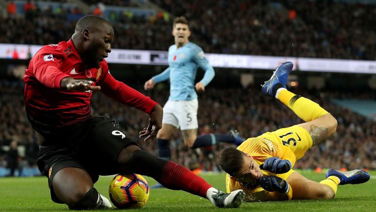 Video kết quả vòng 12 Ngoại hạng Anh 2018/19: Man City - Man Utd - Ảnh 1.