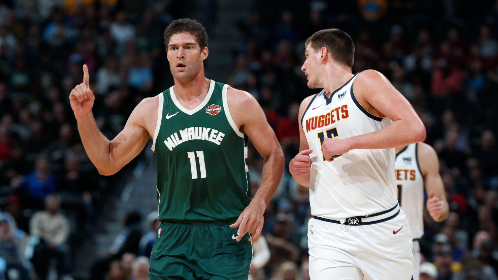 Đừng đùa với Brook Lopez, trung phong của Bucks đang ném 3 điểm cháy hơn cả Stephen Curry - Ảnh 3.