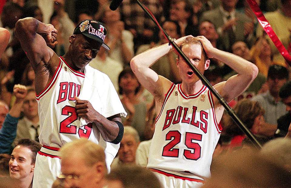 NBA đừng vội mừng, Michael Jordan từng đấm tóe máu Steve Kerr nhưng Bulls vẫn là bá chủ - Ảnh 2.