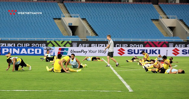 ĐT Malaysia đến Mỹ Đình chơi bóng bầu dục đợi chiến thày trò HLV Park Hang Seo - Ảnh 3.
