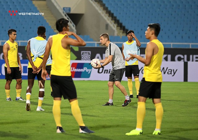 ĐT Malaysia đến Mỹ Đình chơi bóng bầu dục đợi chiến thày trò HLV Park Hang Seo - Ảnh 6.