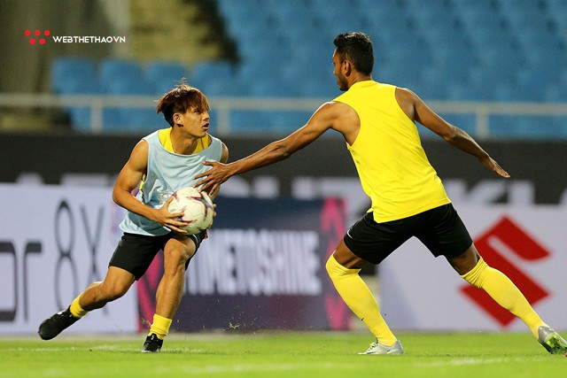 ĐT Malaysia đến Mỹ Đình chơi bóng bầu dục đợi chiến thày trò HLV Park Hang Seo - Ảnh 7.