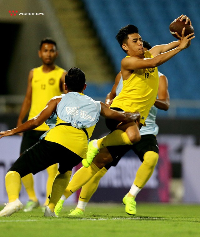 ĐT Malaysia đến Mỹ Đình chơi bóng bầu dục đợi chiến thày trò HLV Park Hang Seo - Ảnh 10.