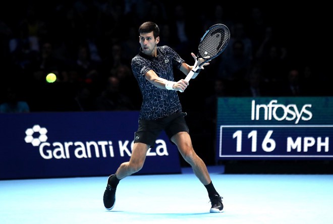 Djokovic thắng dễ Zverev, vào bán kết ATP Finals - Ảnh 1.
