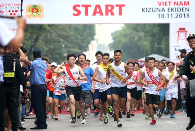 Hơn 800 runner hào hứng hưởng ứng giải chạy tiếp sức Kizuna Ekiden - Ảnh 3.