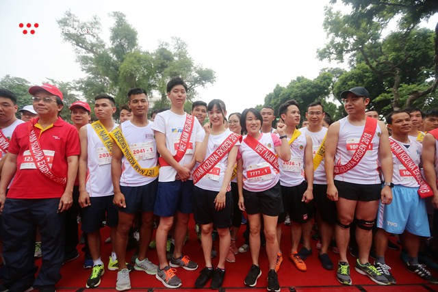 Hơn 800 runner hào hứng hưởng ứng giải chạy tiếp sức Kizuna Ekiden - Ảnh 2.