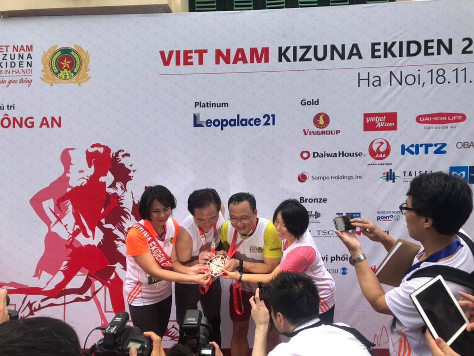 Kizuna Ekiden: Khi quan chức Việt trổ tài chạy bộ - Ảnh 8.