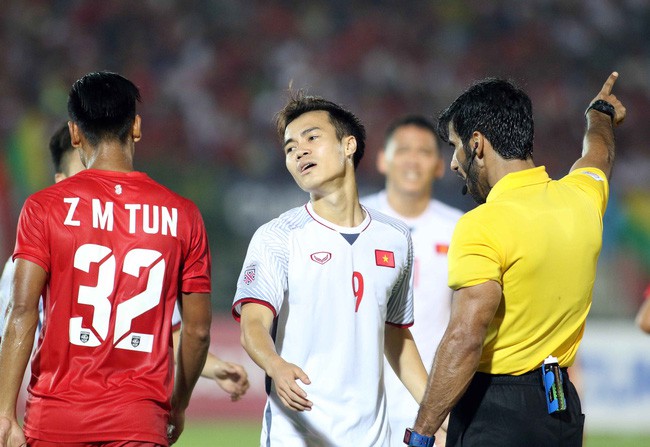 NHM bực tức vì công tác quay hình của Myanmar ở AFF Cup 2018 - Ảnh 1.