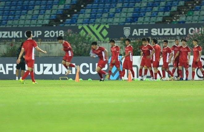 AFF Suzuki Cup 2018: Đội tuyển Việt Nam ngại mặt sân Thuwunna - Ảnh 1.