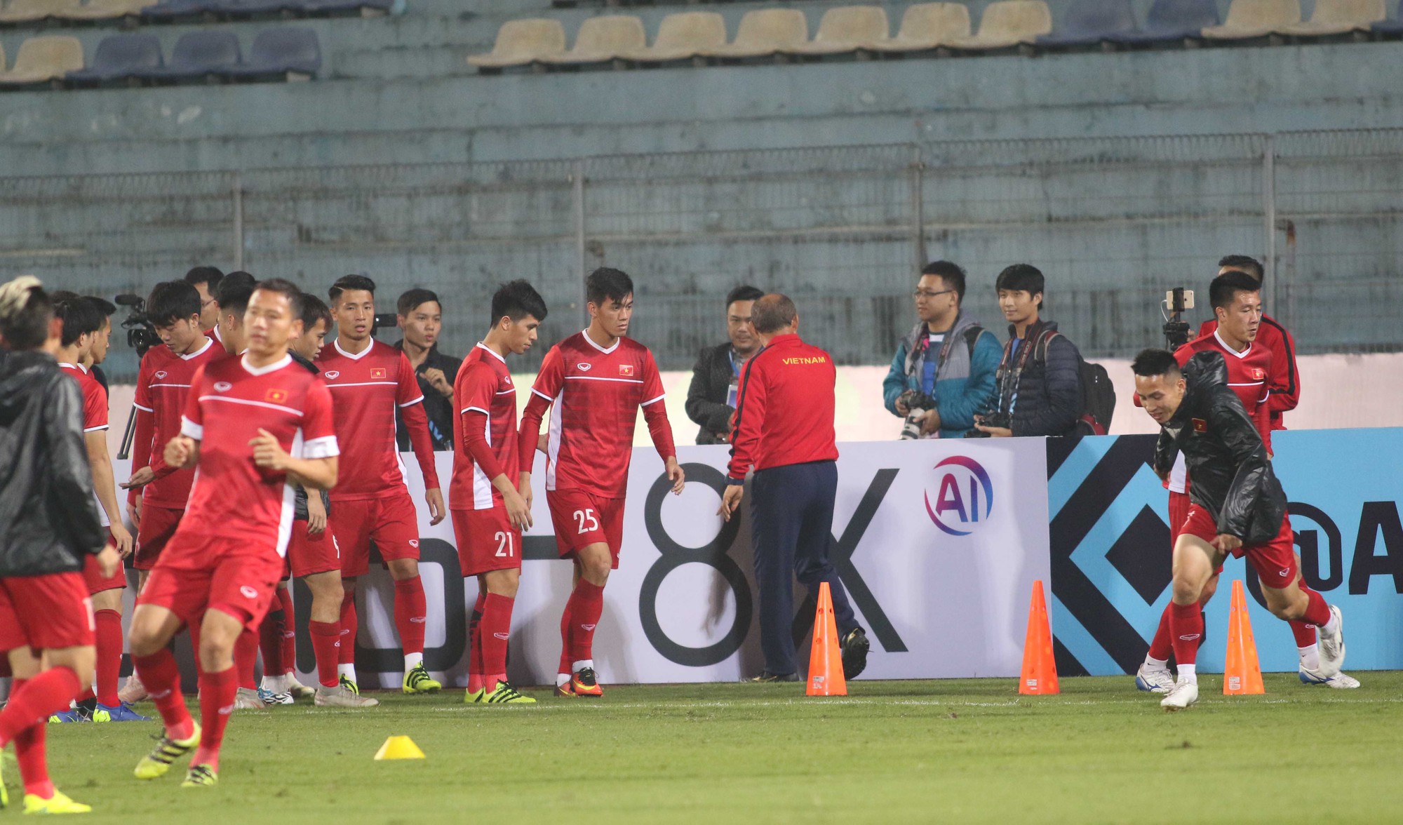 HLV Park Hang Seo cấm cầu thủ vượt rào trước trận gặp Campuchia - Ảnh 5.