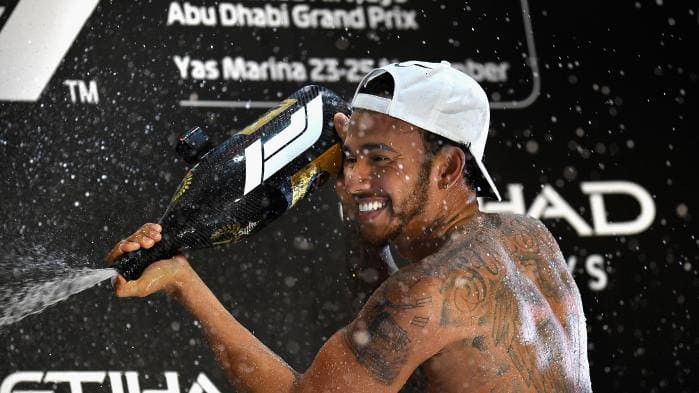 Hamilton kết thúc năm 2018 bằng chiến thắng tuyệt đối ở Abu Dhabi GP - Ảnh 1.