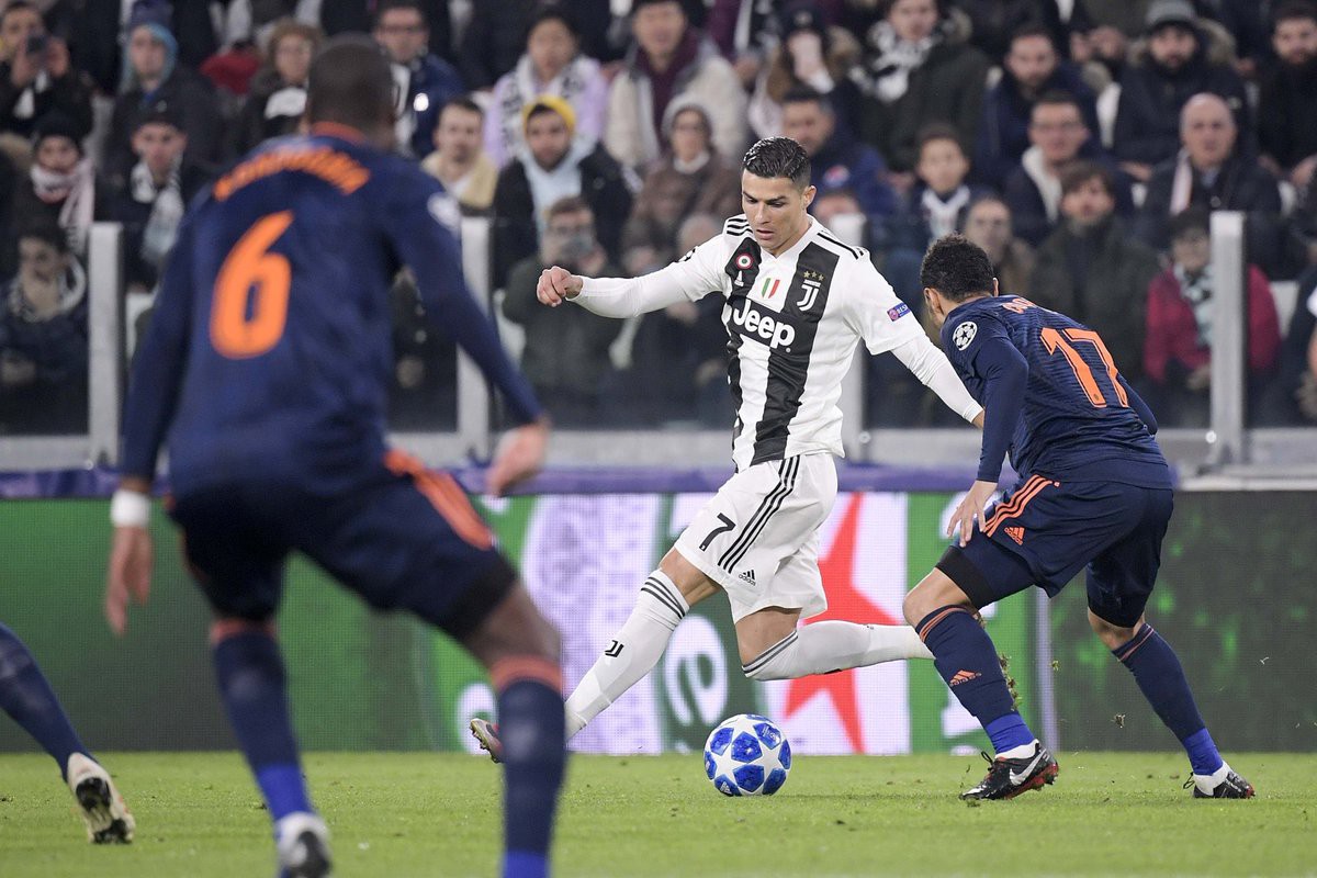 Ronaldo kiến tạo ngoạn mục và cán mốc 100 trận thắng, giúp Juventus giành vé - Ảnh 2.