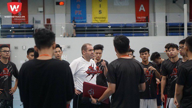 Cựu HLV Thang Long Warriors đạt thỏa thuận dẫn dắt Zhuhai Wolf Warriors tại ABL - Ảnh 1.