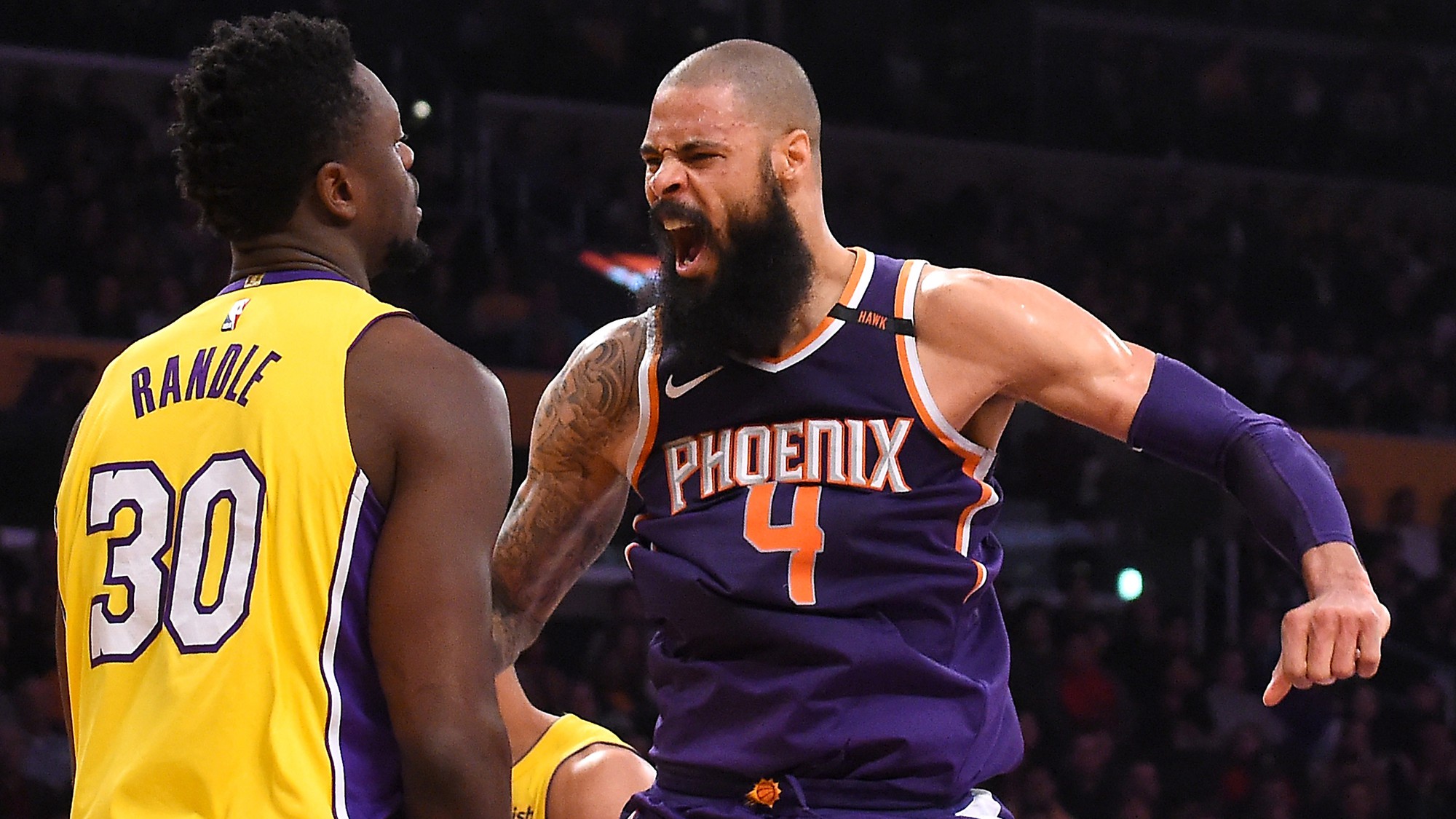 Quá thiếu thể hình, Los Angeles Lakers định mang trung phong kỳ cựu Tyson Chandler về cùng LeBron James - Ảnh 1.