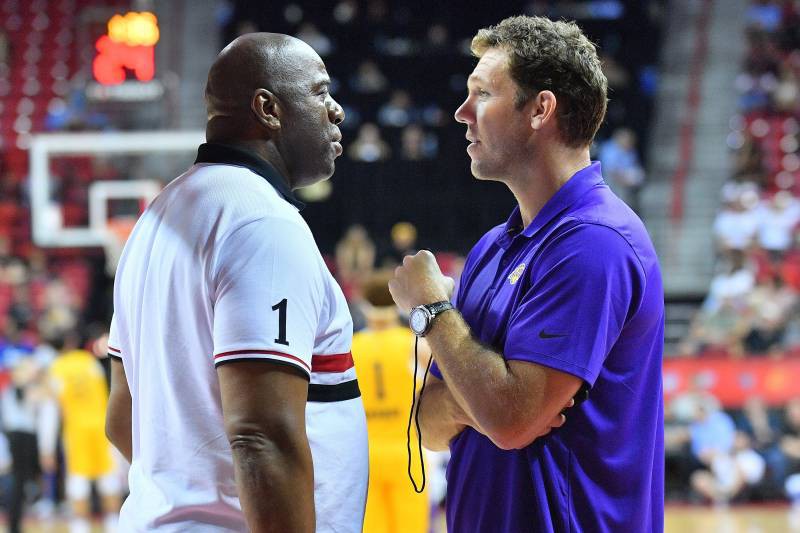 Đập tan tin đồn, chủ tịch Magic Johnson cam kết tương lai cho HLV Luke Walton - Ảnh 1.