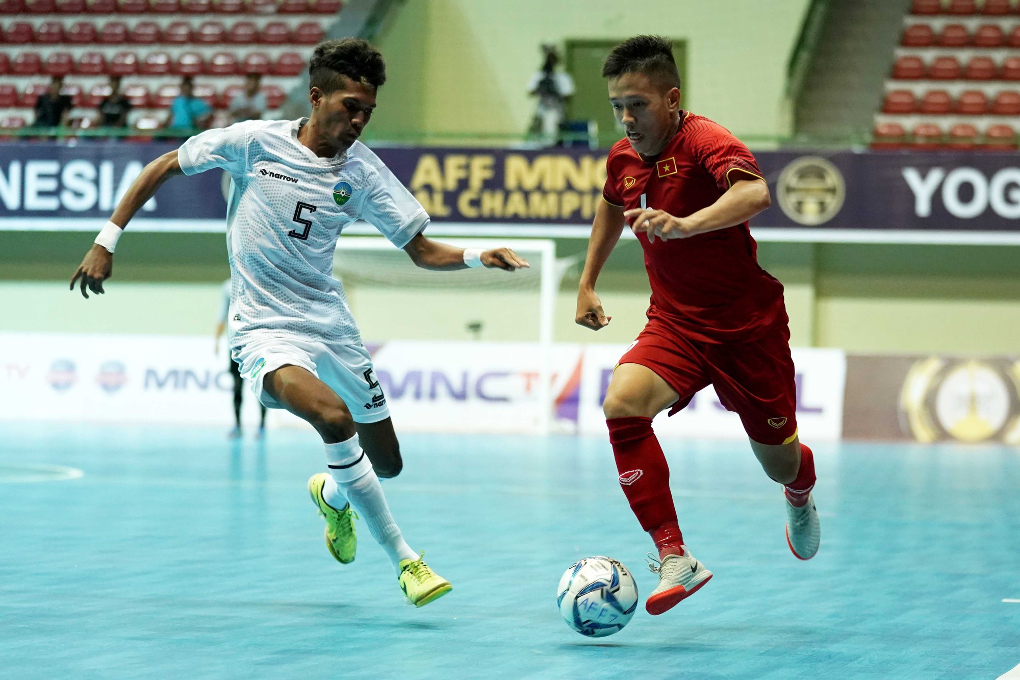 Ghi 17 bàn thắng sau 2 trận, tuyển futsal Việt Nam sớm giành vào bán kết - Ảnh 1.