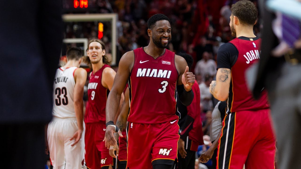 Ở tuổi 36, lão tướng Dwyane Wade vẫn tiếp tục viết nên trang sử mới ở NBA - Ảnh 1.