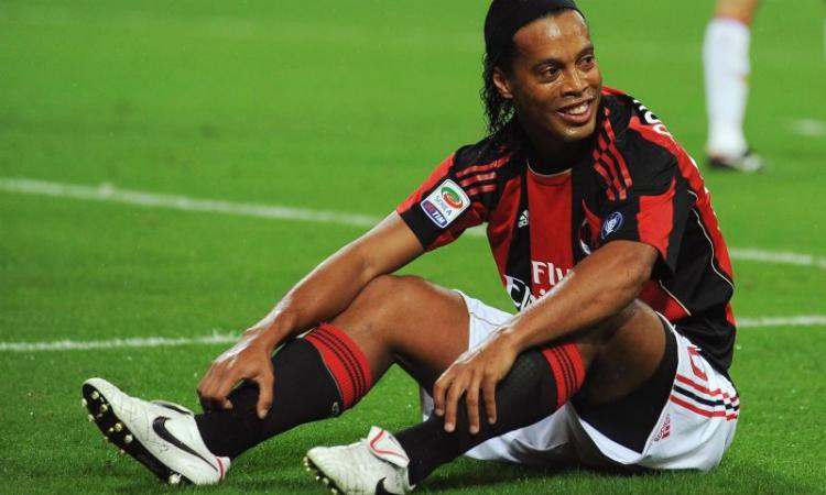 Giải nghệ, Ronaldinho chìm trong nợ nần, tài khoảng còn vỏn vẹn 160.000 đồng - Ảnh 1.