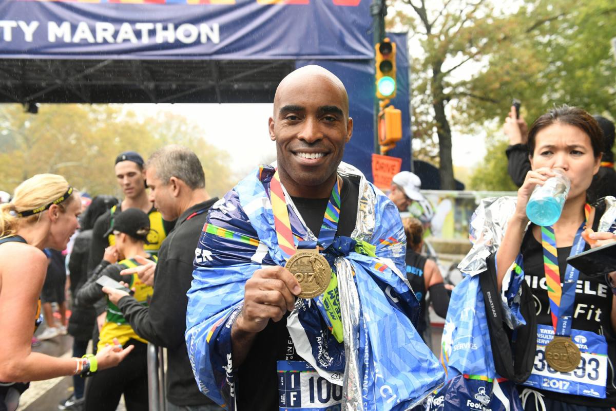 New York City Marathon: Đầu bếp, diễn viên nổi tiếng chạy nhanh không kém VĐV chuyên nghiệp - Ảnh 7.