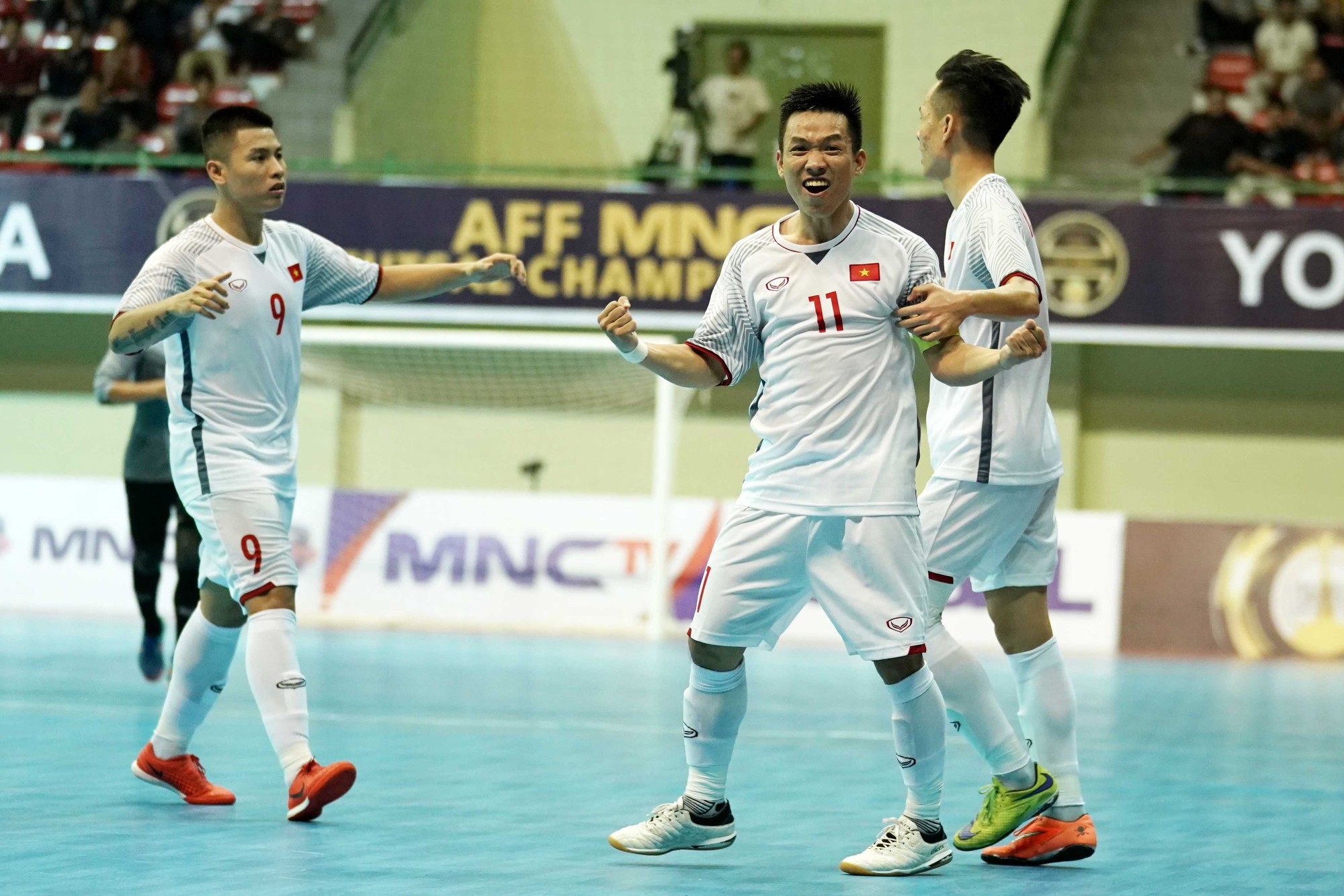Thua ngược Thái Lan, ĐT futsal Việt Nam gặp lại Malaysia ở bán kết - Ảnh 2.