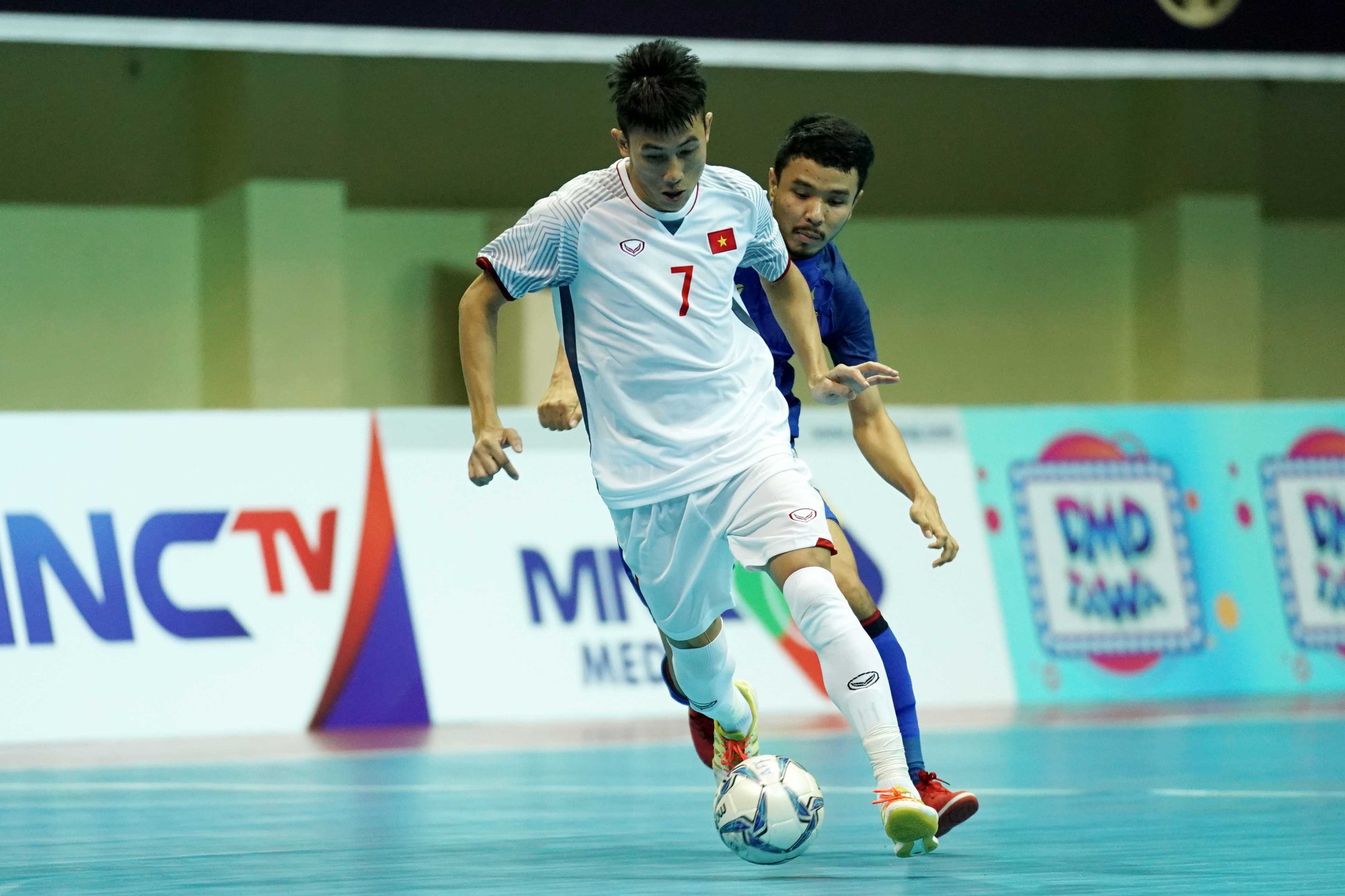 Thua ngược Thái Lan, ĐT futsal Việt Nam gặp lại Malaysia ở bán kết - Ảnh 5.