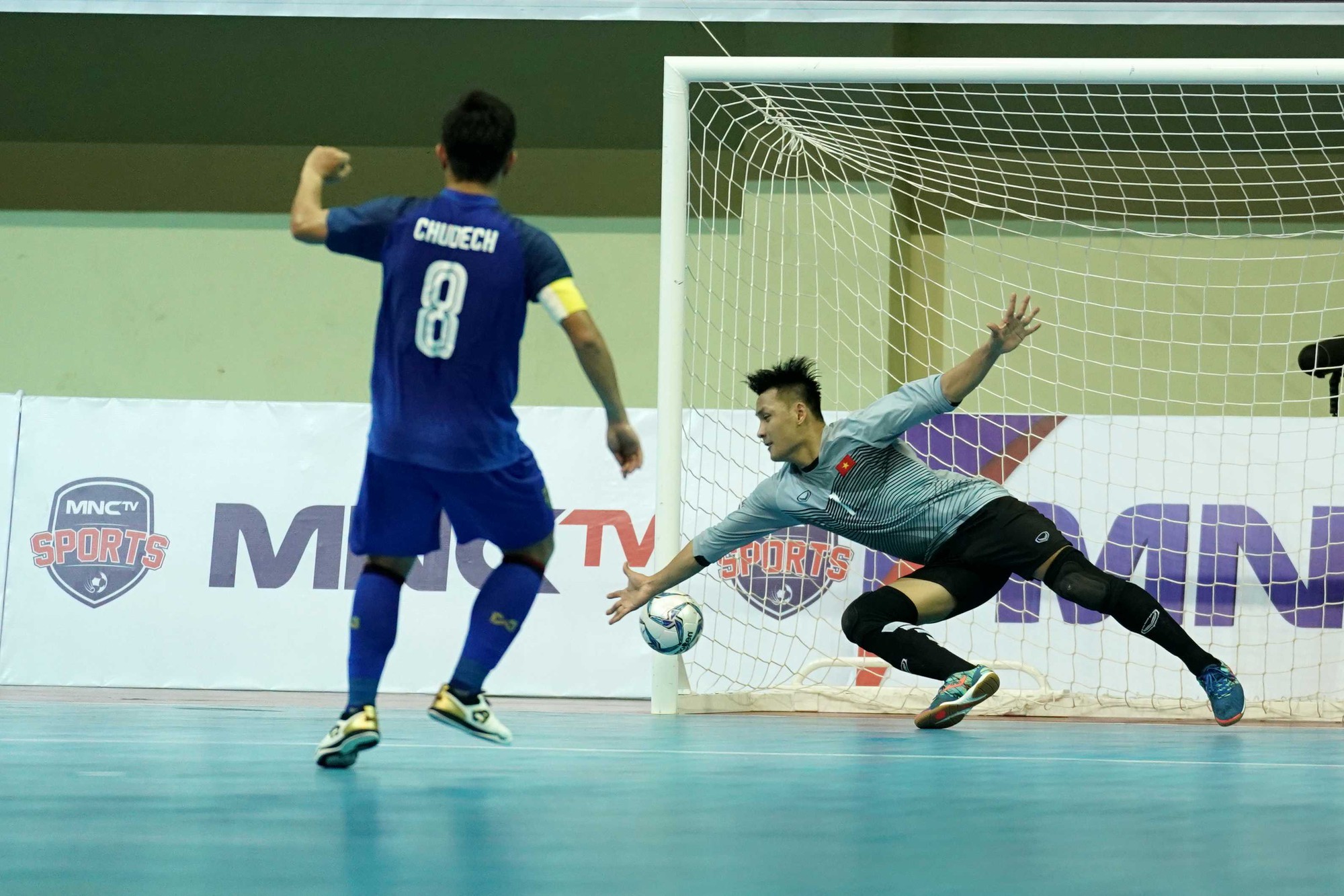 Thua ngược Thái Lan, ĐT futsal Việt Nam gặp lại Malaysia ở bán kết - Ảnh 3.