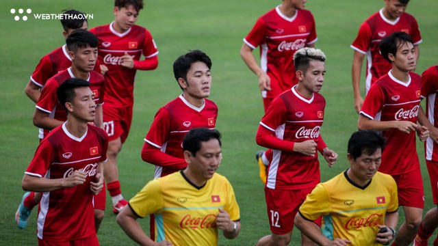 Tiền mua áo đấu của tuyển Việt Nam rẻ bằng 1/4 Singapore và ngang Campuchia  - Ảnh 1.