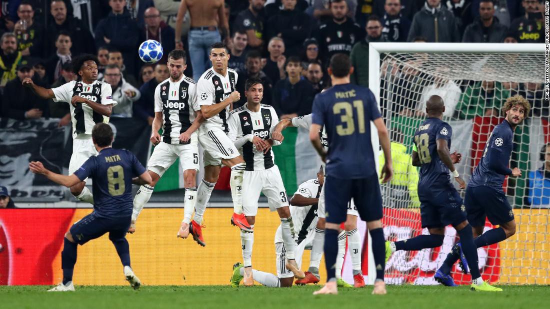 Đây là lý do Jose Mourinho vênh mặt ăn mừng trêu ngươi CĐV Juventus - Ảnh 3.