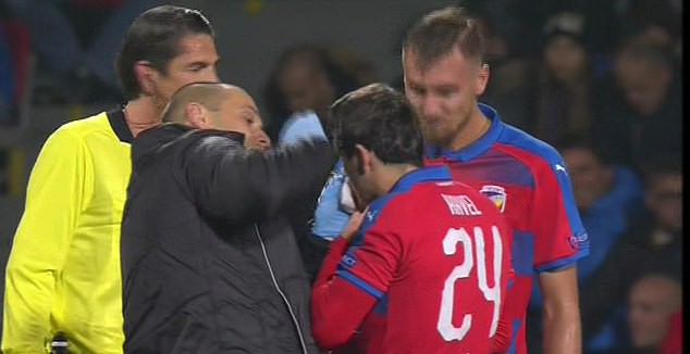 Ramos gây tranh cãi khi tiếp tục được bỏ qua pha đánh nguội với cầu thủ Viktoria Plzen - Ảnh 6.